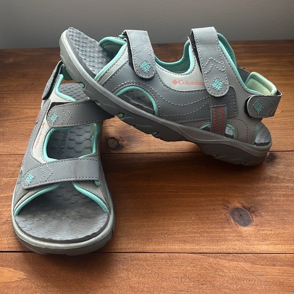 Columbia | Youth Castlerock Supreme Sandle Gray and Mint Velcro Sandals Size 4 - Picture 2 of 9